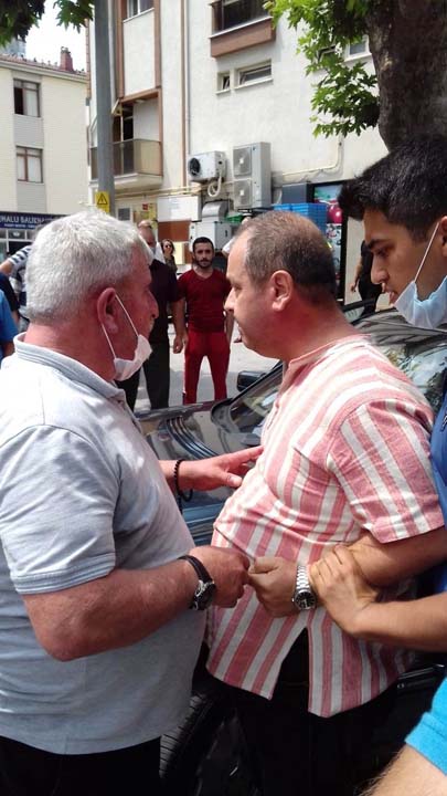 Gazeteci husumetli olduğu kişiyi kurşun yağmuruna tuttu!