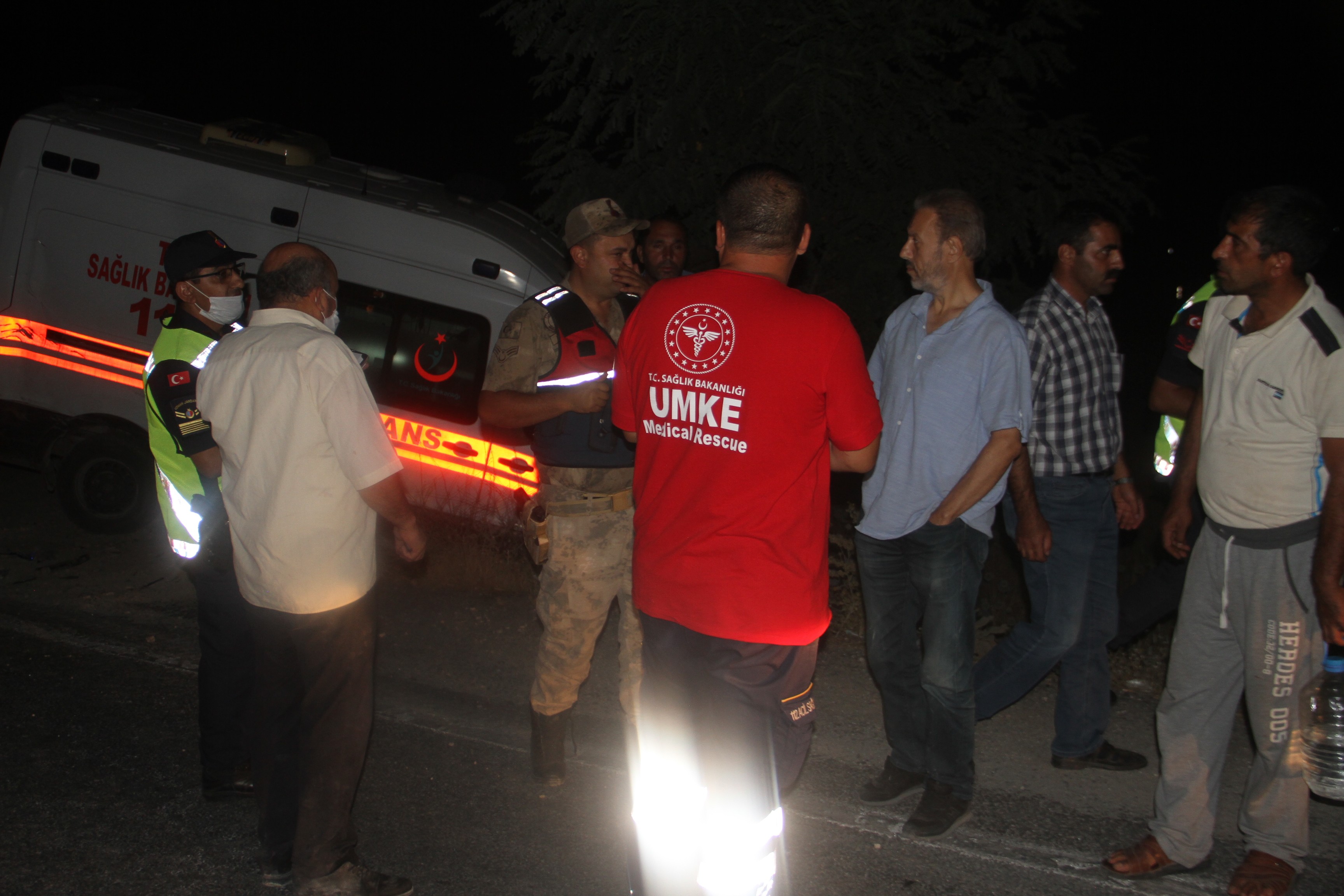 Elazığ'da ambulans ile pikap çarpıştı! 5 yaralı