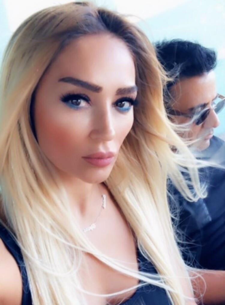 Ünlü Şarkıcı Emrah boşanıyor!