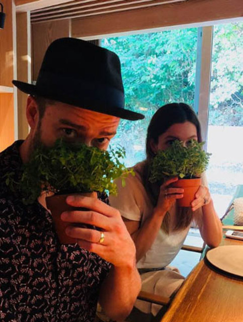 Ünlü çift ikinci çocuklarına kavuştu!