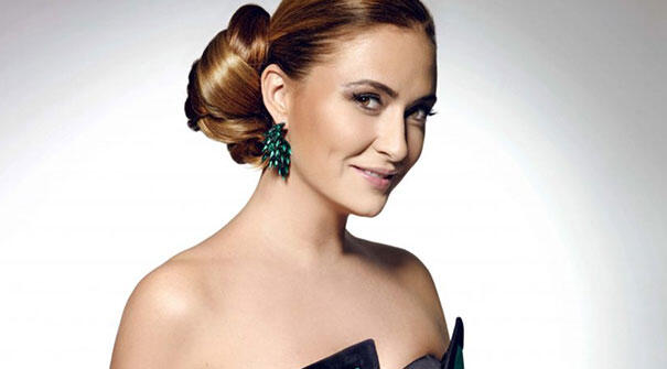 Ceyda Düvenci'den sosyal mesaj: En çok kendini sev! 