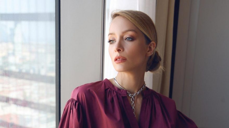 Bade İşçil siyah bikinisiyle, görenleri büyüledi!