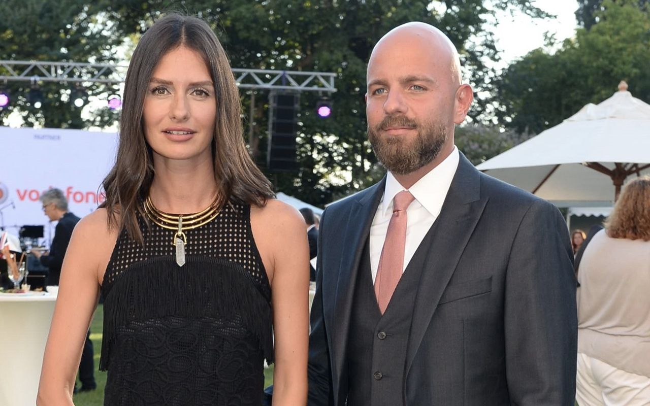 Büyük aşk bitiyor mu? Yasemin Özilhan eşini takipten çıkardı!