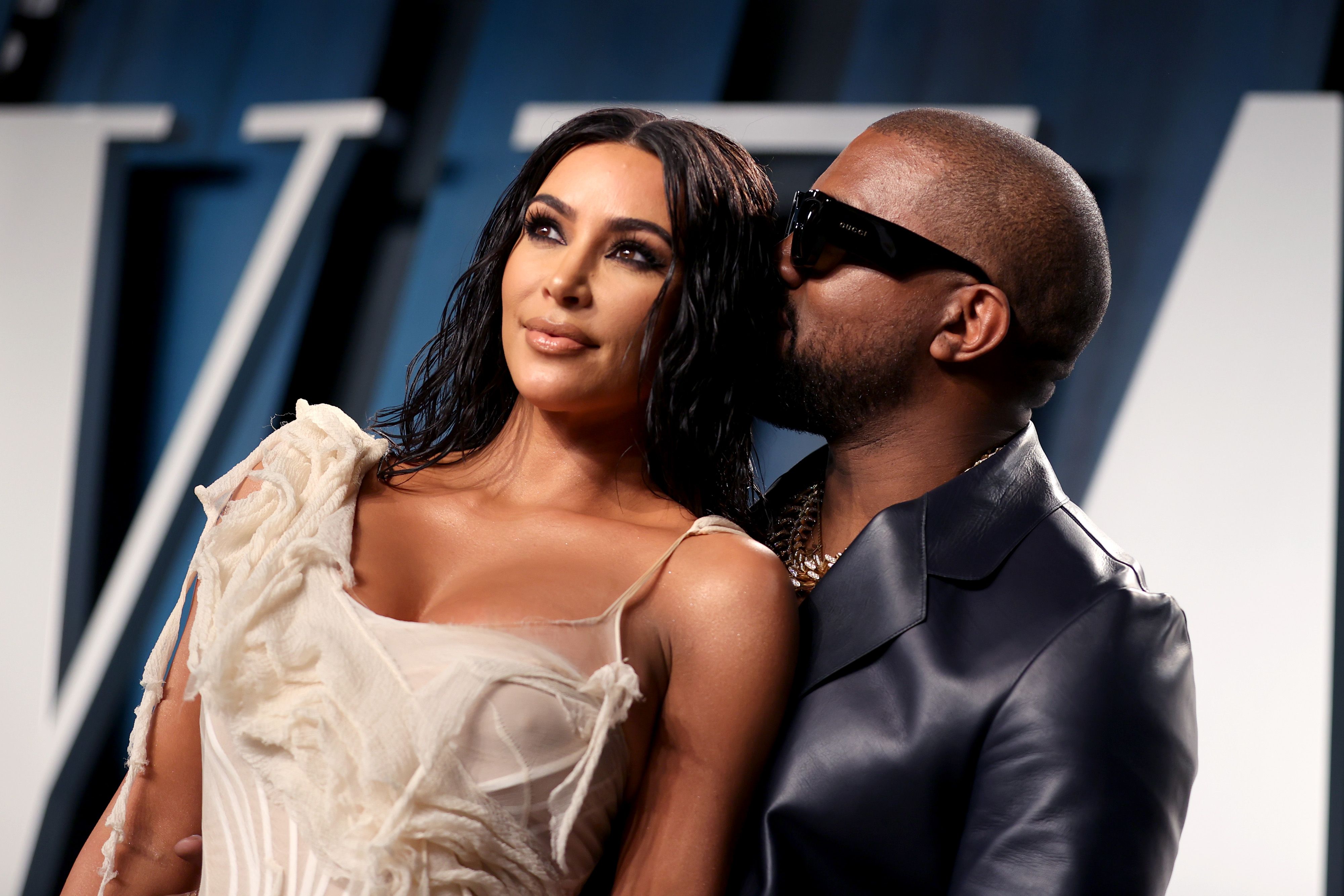 Kanye West Kim Kardashian'dan boşanmak istediğini paylaştı!