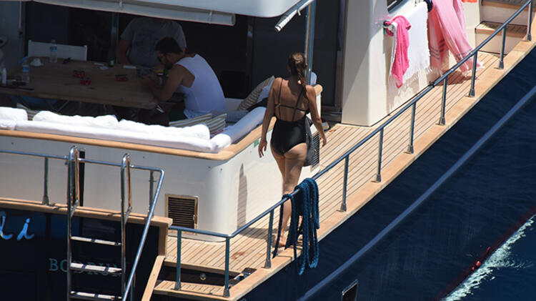 Seda Bakan ailesiyle mavi tura çıktı!