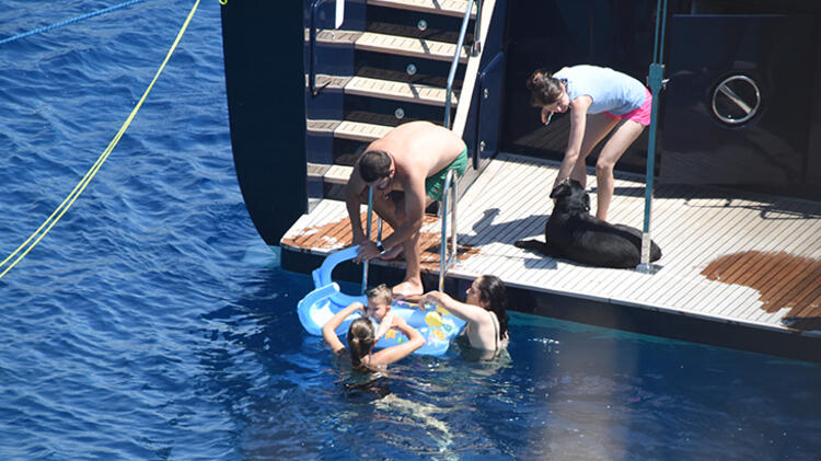 Seda Bakan ailesiyle mavi tura çıktı!