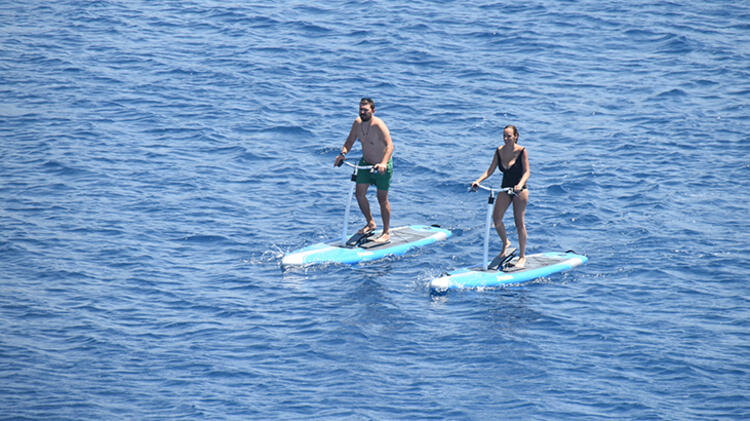 Seda Bakan ailesiyle mavi tura çıktı!