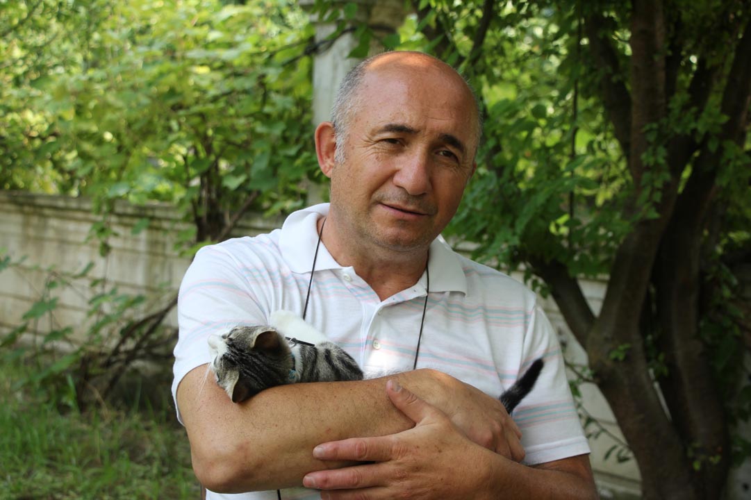 Engelli kedi gece yarısı kimliği belirsiz kişilerce silahla öldürüldü