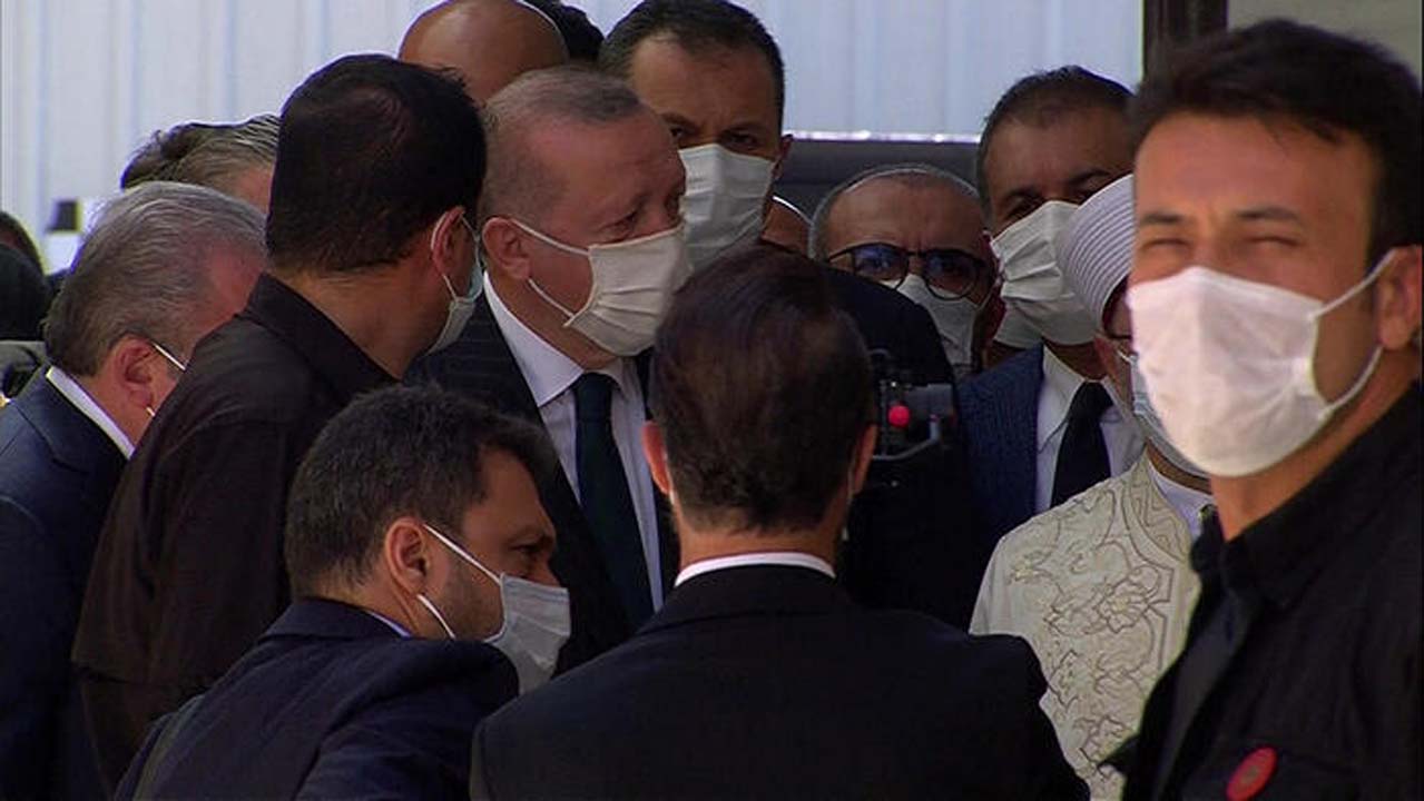 Ayasofya, 86 yıl sonra kılınan ilk cuma namazı ile ibadete açıldı