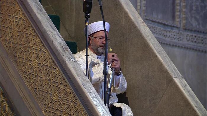 Ayasofya, 86 yıl sonra kılınan ilk cuma namazı ile ibadete açıldı