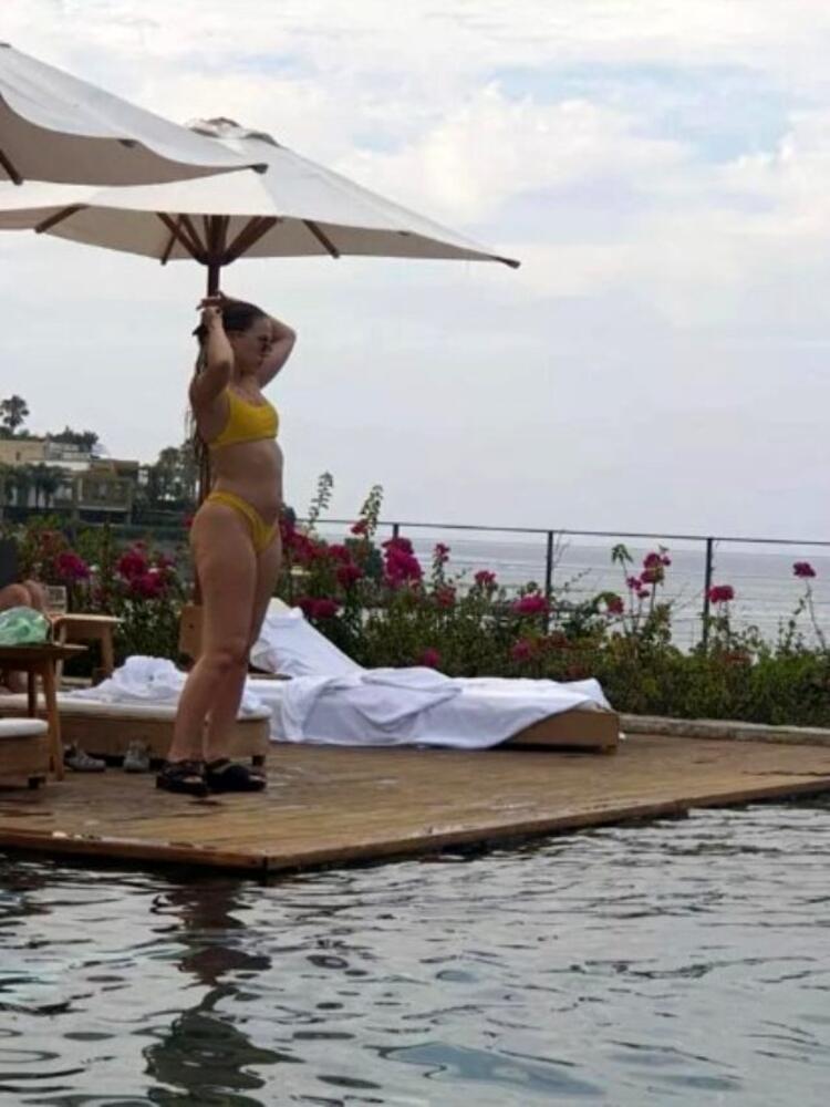 Duygu Özaslan'dan yeni bikinili paylaşımlar!