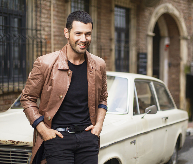 Keremcem İran'lı sevgilisiyle yürüyüşte!