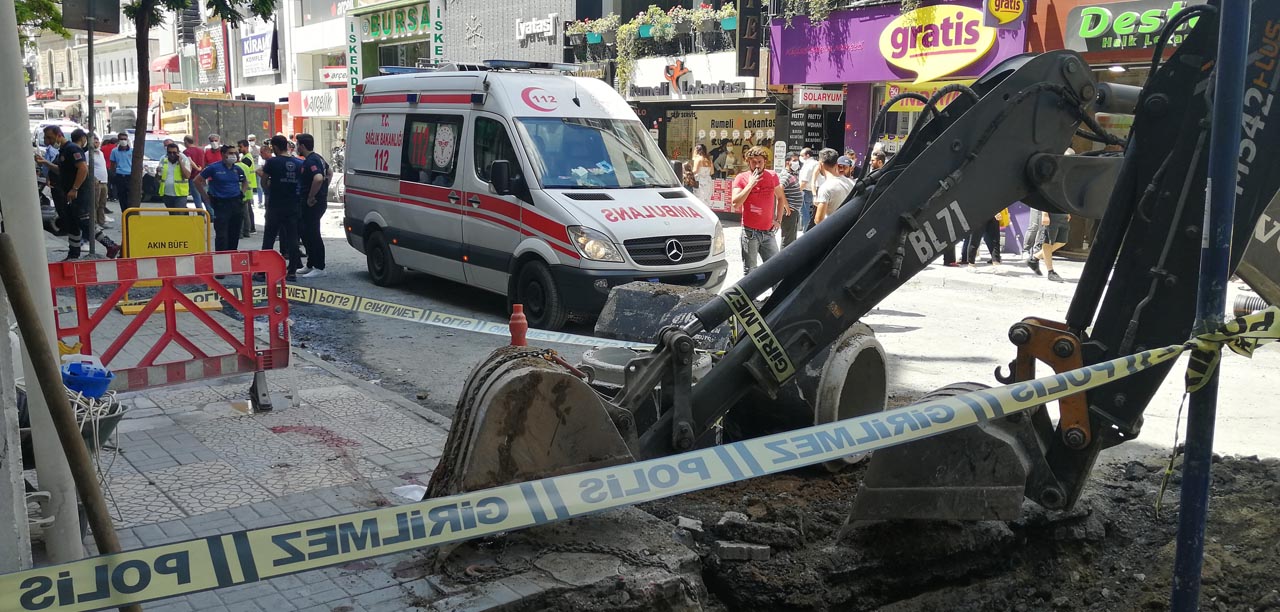 Üzerine kepçe düşen işçi feci şekilde can verdi