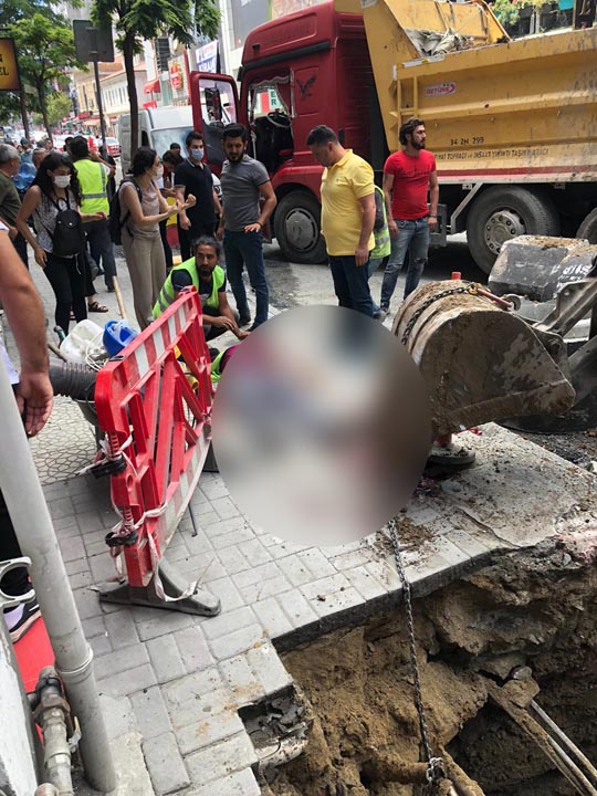 Üzerine kepçe düşen işçi feci şekilde can verdi