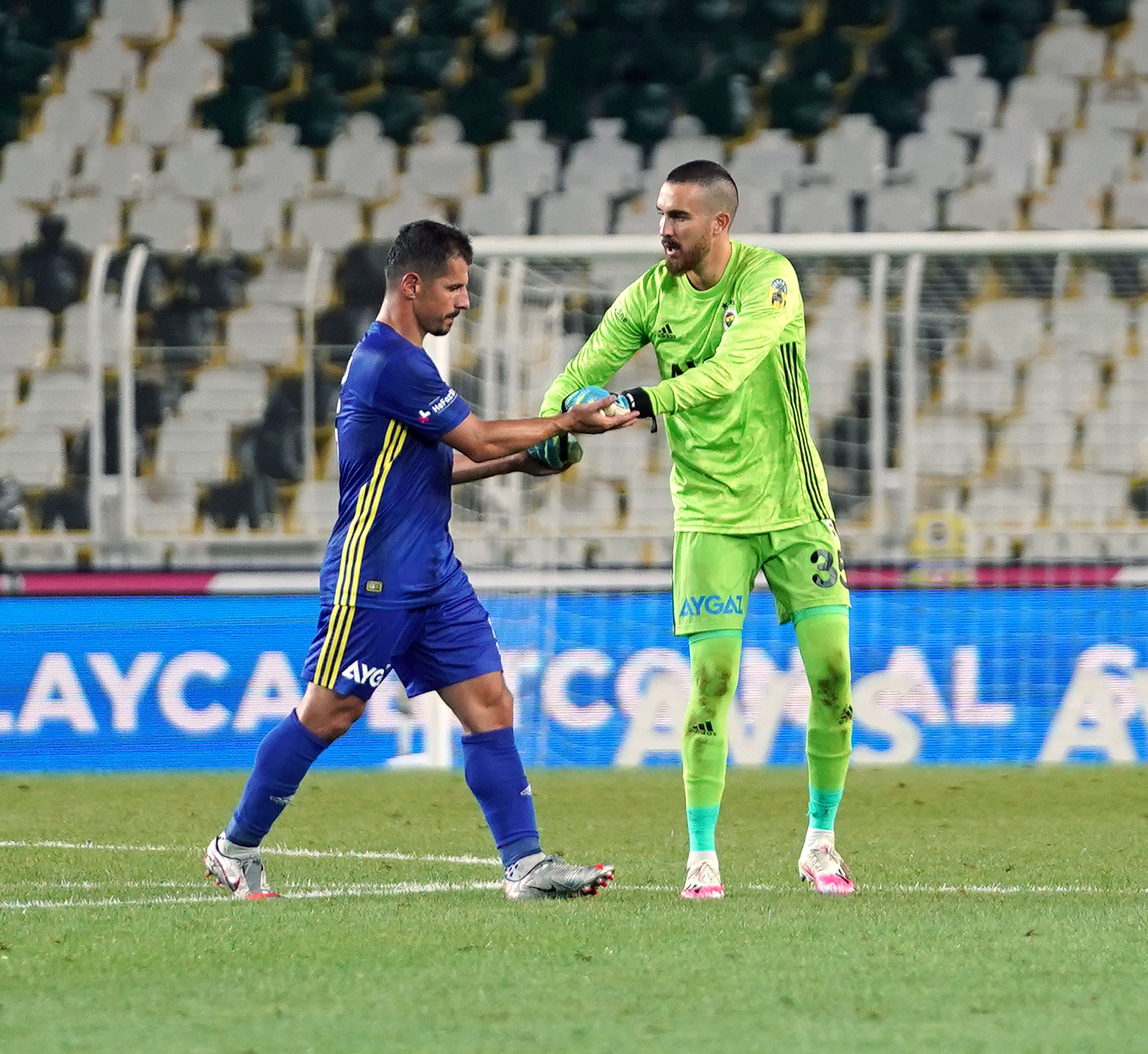 Emre Belözoğlu 24 yıllık futbolculuk kariyerini noktaladı!