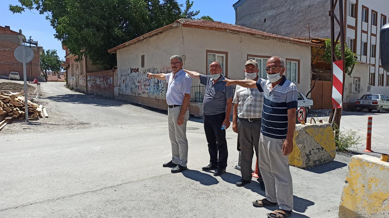 Çorum'da 100 yıllık mezarın içine bakanlar şaşkınlığa uğradı!