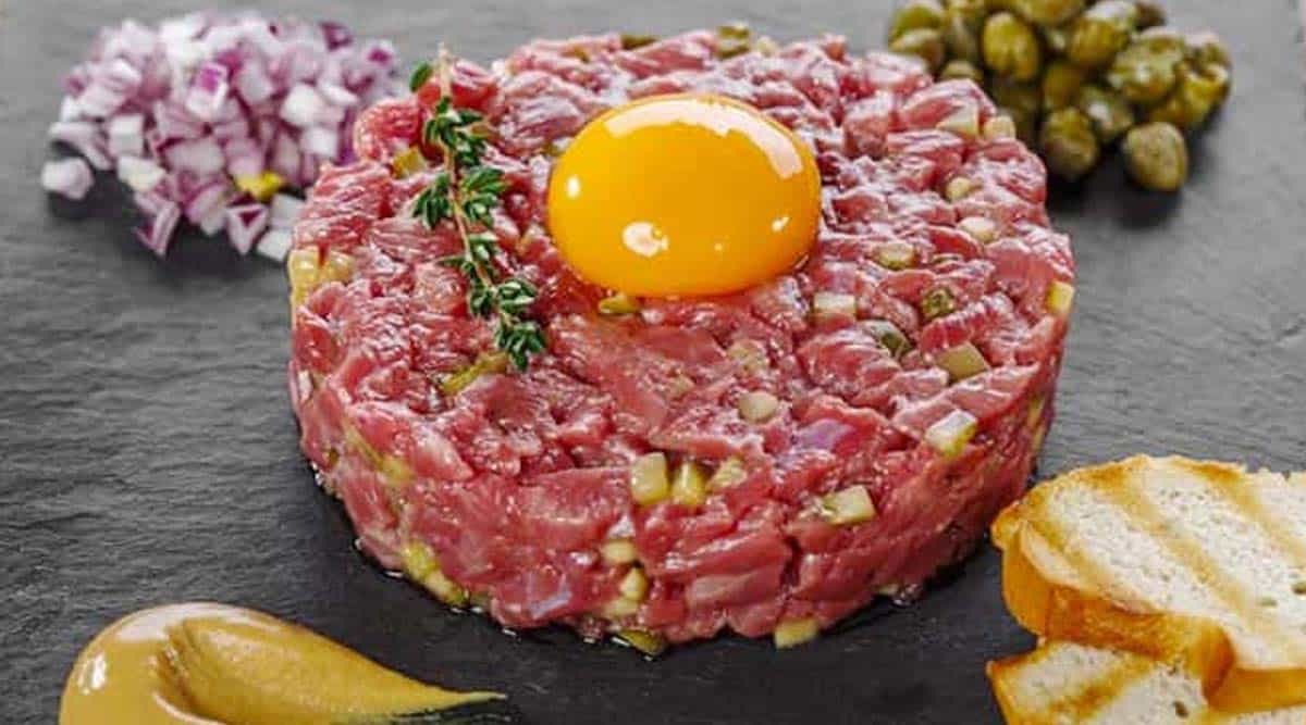Steak Tartare yapılışı nasıl? Tarifi ve malzemeleri nelerdir?