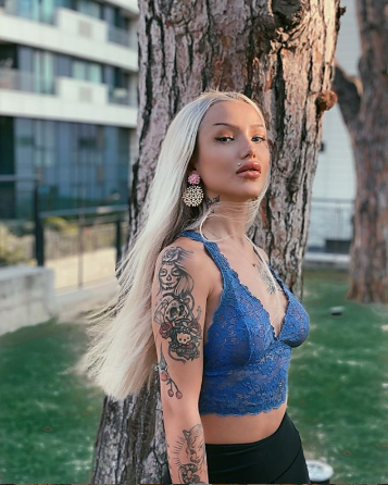 İzzet Yıldızhan'ın mesaj attığı genç kadın sanatçıyı ifşa etti!