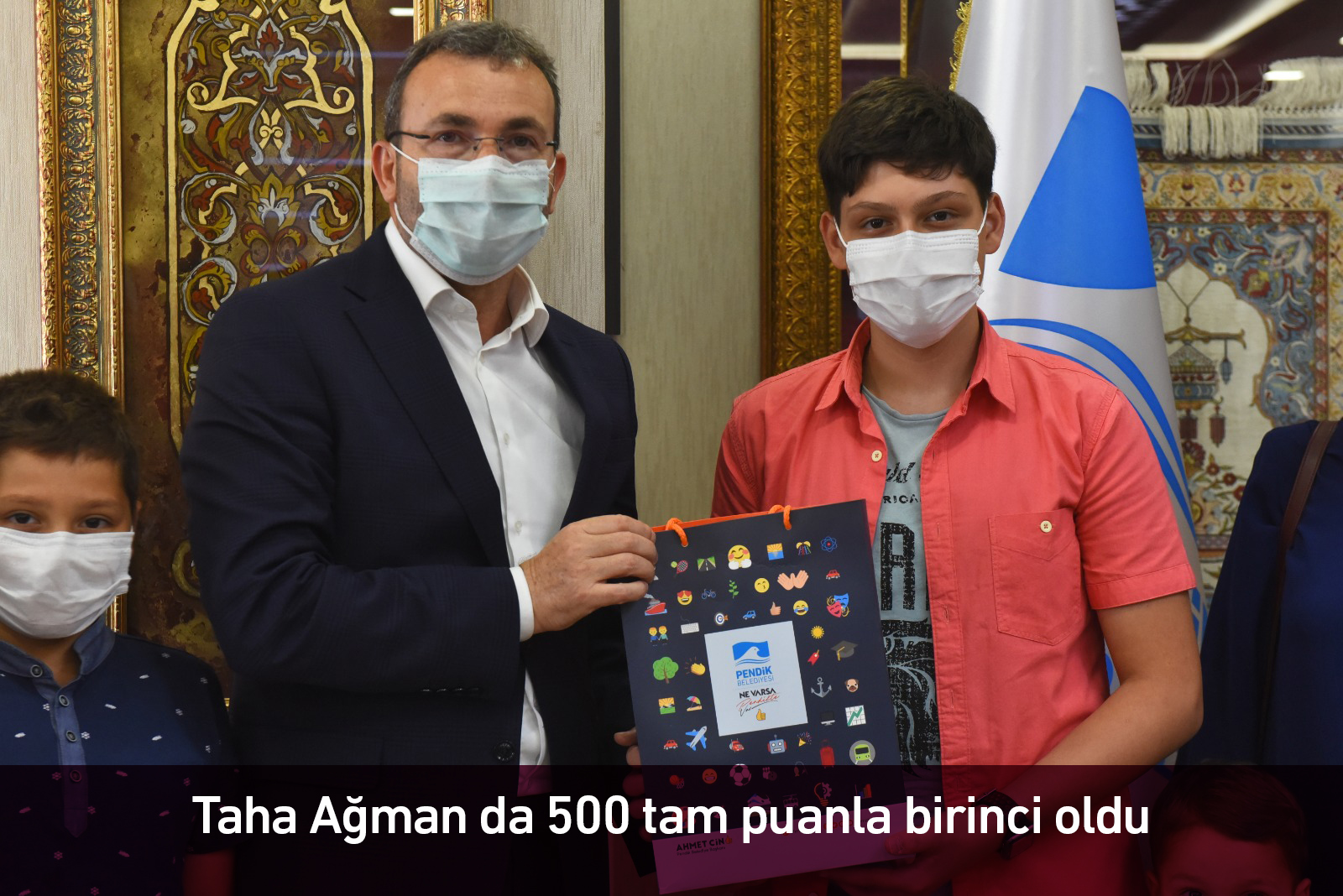 Pendik Belediye Başkanı Ahmet Cin, başarılı olan öğrencileri tebrik etti!