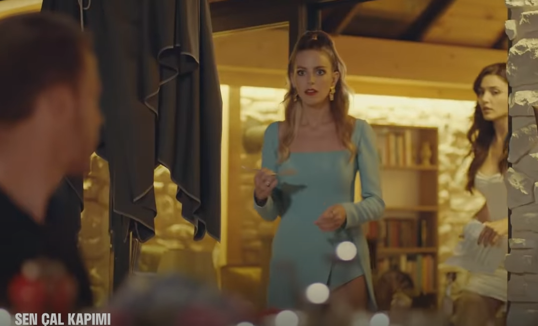 Sen Çal Kapımı 4. Bölüm 3. fragmanı yayınlandı! Selin nişan sözleşmesini buluyor!