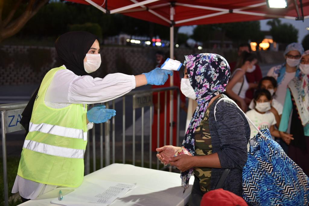 Tuzla Gençlik Merkezi öğrencileri şarkılarıyla dinleyenleri mest etti!