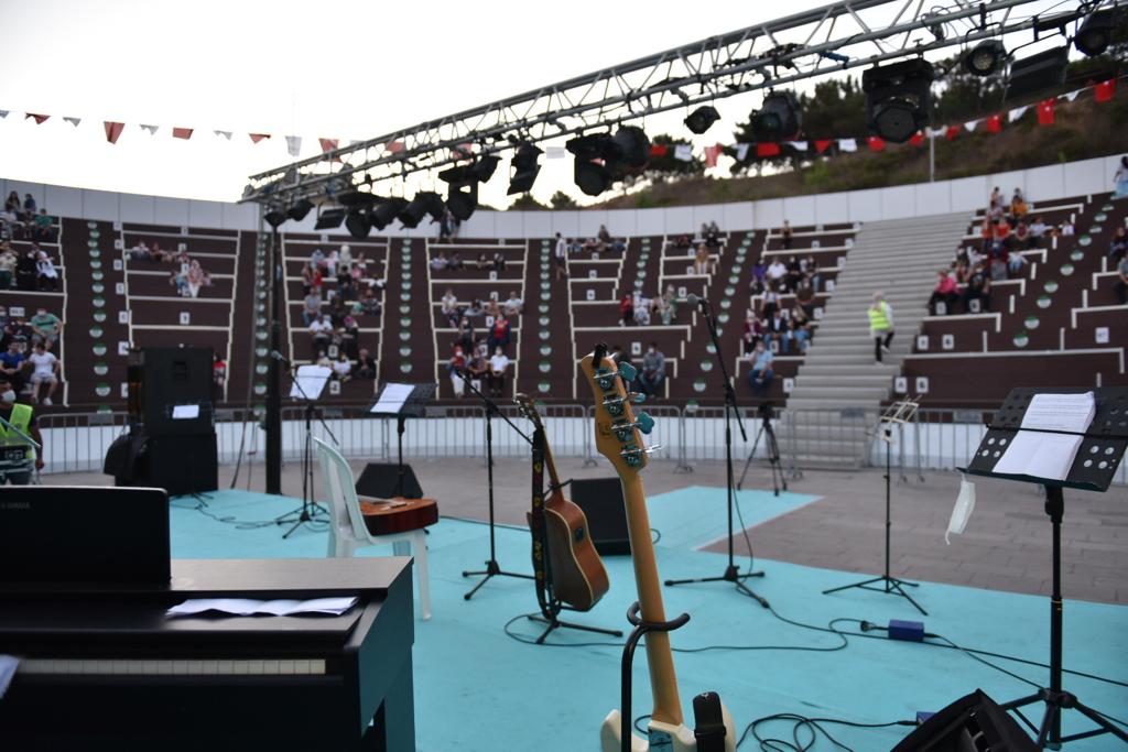 Tuzla Gençlik Merkezi öğrencileri şarkılarıyla dinleyenleri mest etti!