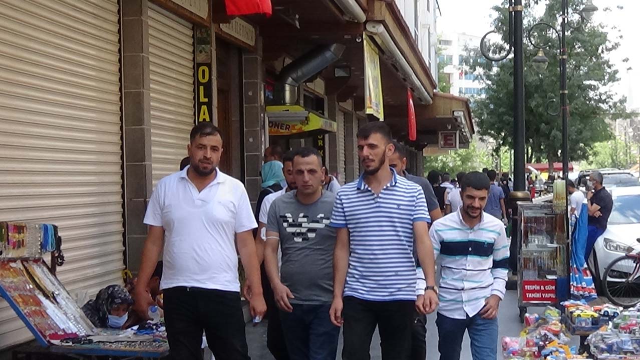 Diyarbakırlı çocuktan şaşırtan sözler: "Koronavirüs umurumuzda da değil''