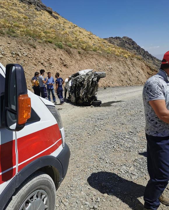 Hakkari'de araç uçuruma yuvarlandı: 6 ölü 1 yaralı