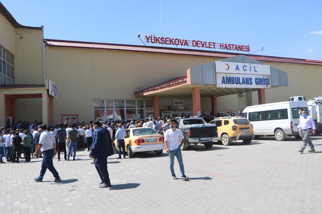 Hakkari'de araç uçuruma yuvarlandı: 6 ölü 1 yaralı