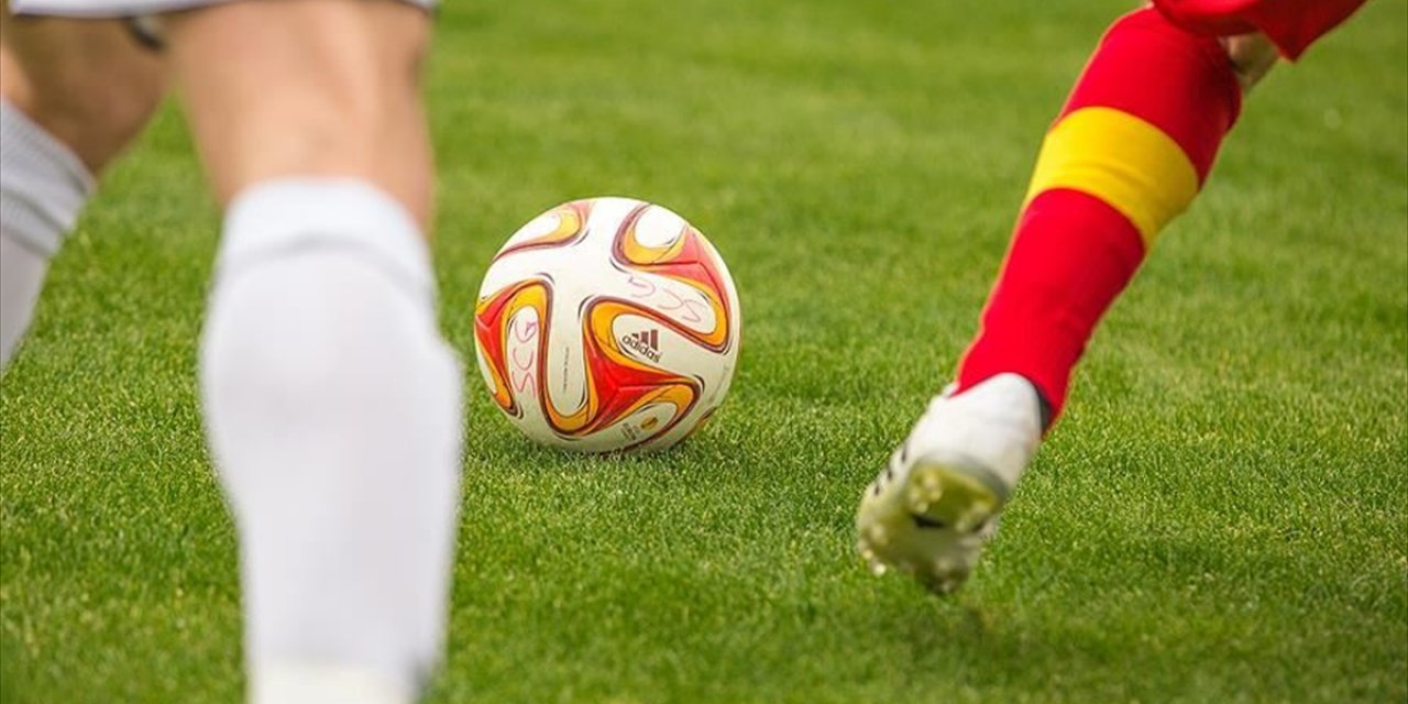 Kasıtlı öksüren futbolcuya kırmızı kart