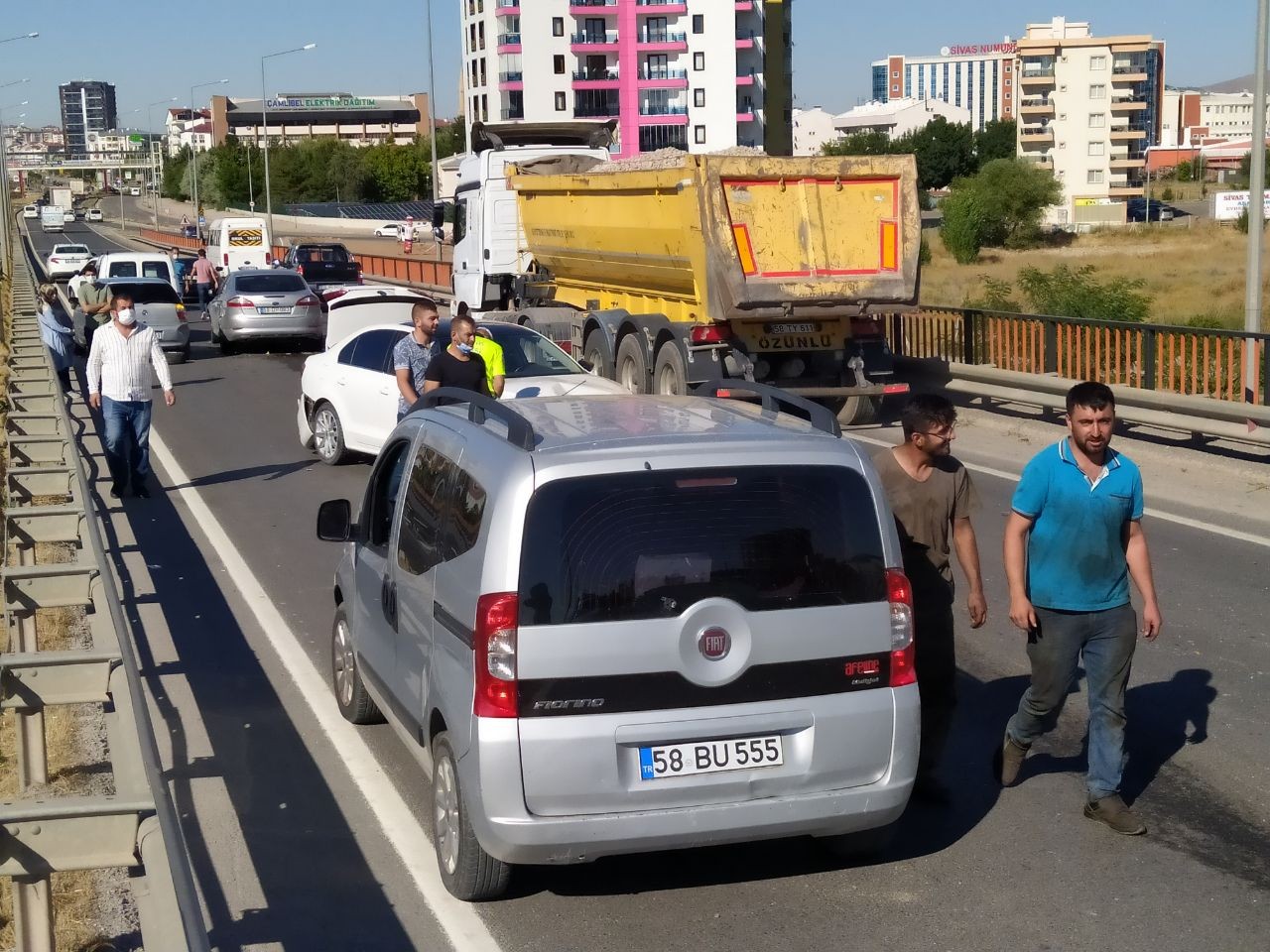 Sivas'ta 6 aracın karıştığı trafik kazasında yaralanan olmadı