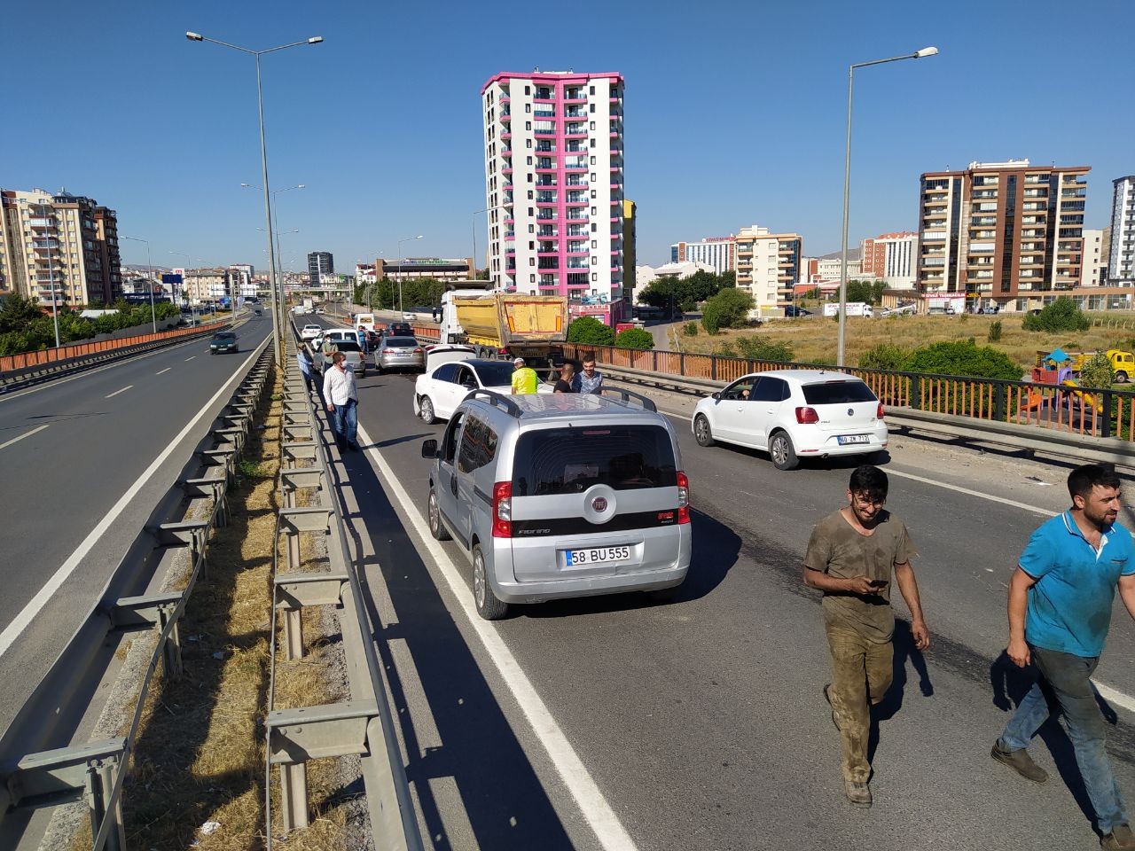 Sivas'ta 6 aracın karıştığı trafik kazasında yaralanan olmadı