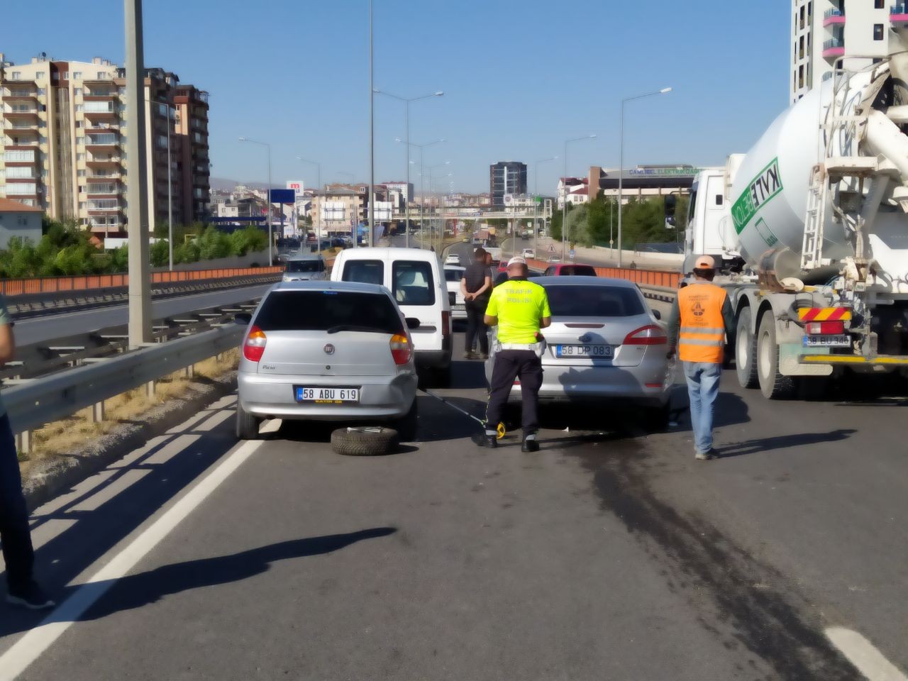 Sivas'ta 6 aracın karıştığı trafik kazasında yaralanan olmadı