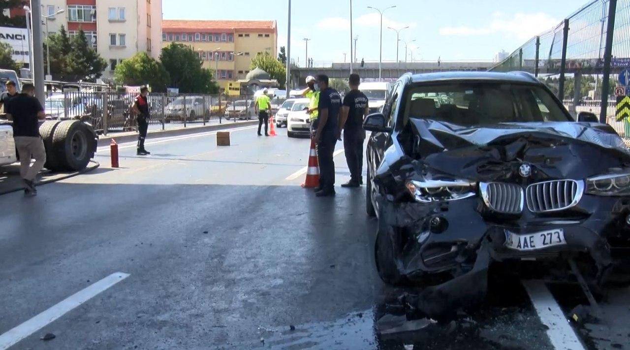 İstanbul'da kaza: Trafik durma noktasına geldi