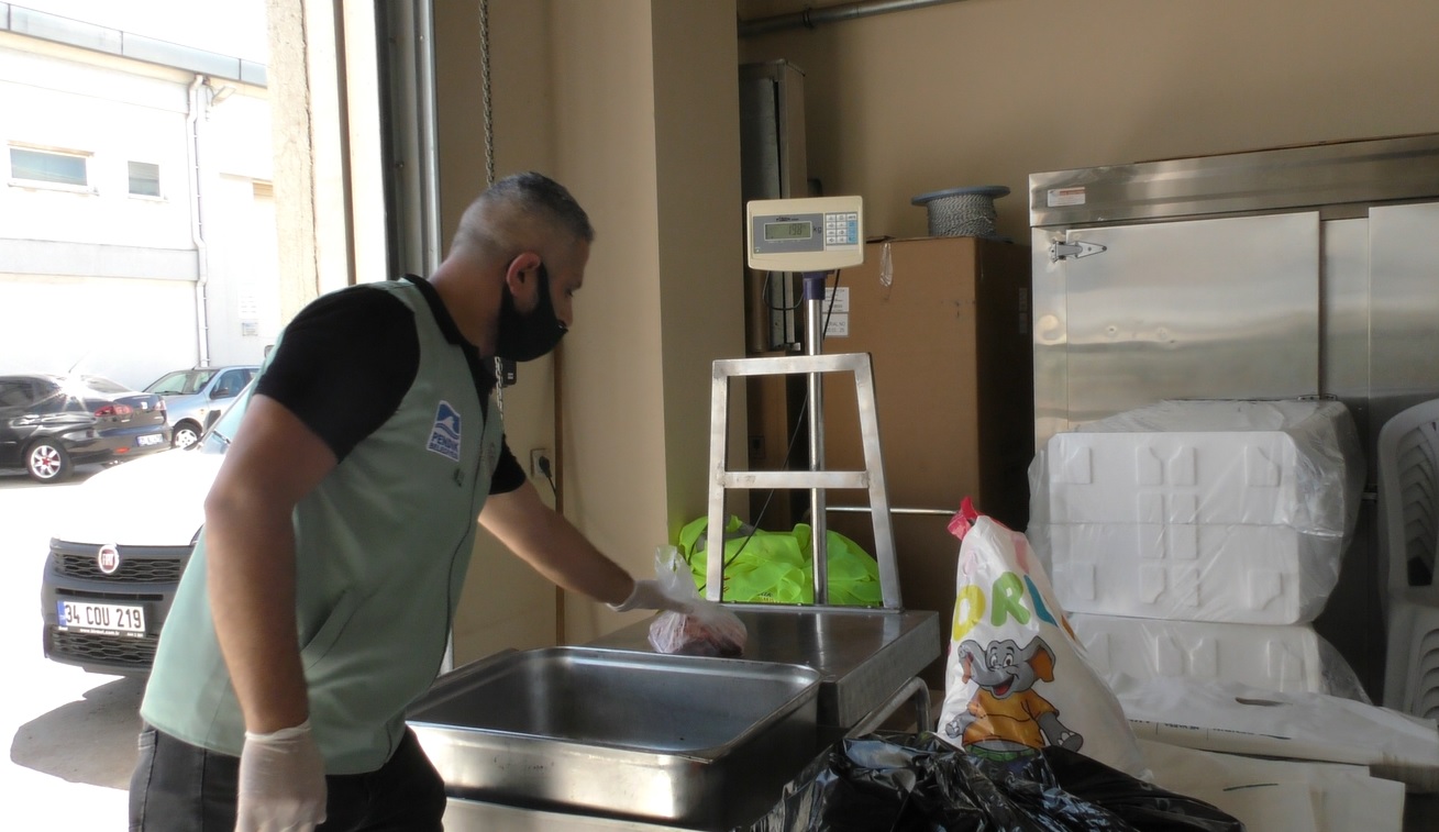 Pendik Belediyesi'nden 2 bin 500 ihtiyaç sahibine 10 ton et dağıtıldı!