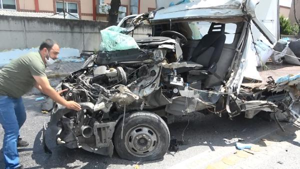 Avcılar'da korkunç kaza: kamyon parçalandı