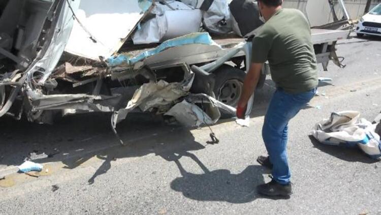 Avcılar'da korkunç kaza: kamyon parçalandı