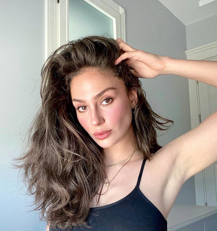 Oktay Kaynarca'nın sevgilisi Gizem Acar kimdir? Kaç yaşında? Oktay Kaynarca ile aralarındaki yaş farkı kaç?