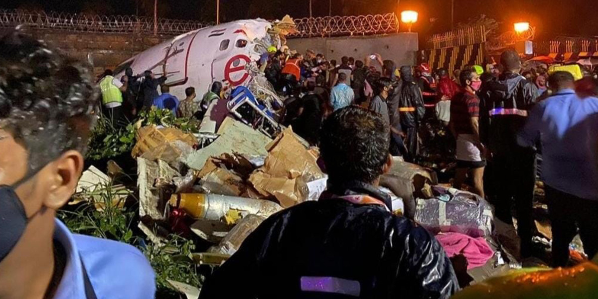 Hindistan uçağı düştü! Ölü ve yaralılar var