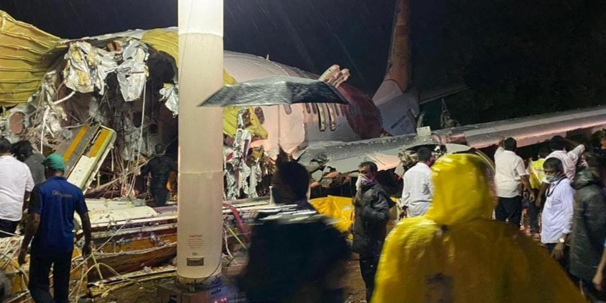 Hindistan uçağı düştü! Ölü ve yaralılar var