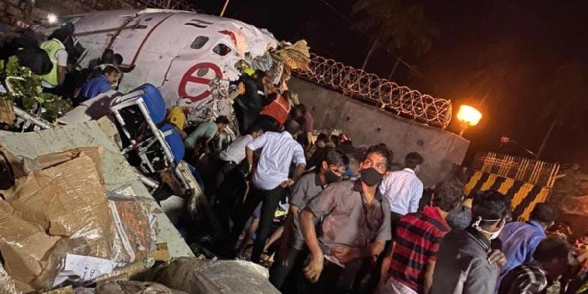 Hindistan uçağı düştü! Ölü ve yaralılar var