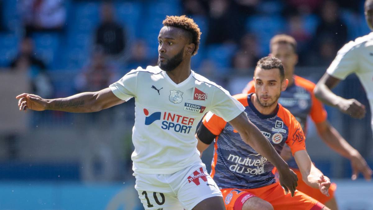 Stiven Mendoza kimdir? Hangi takımda oynuyor? Fenerbahçe'ye mi transfer oldu?