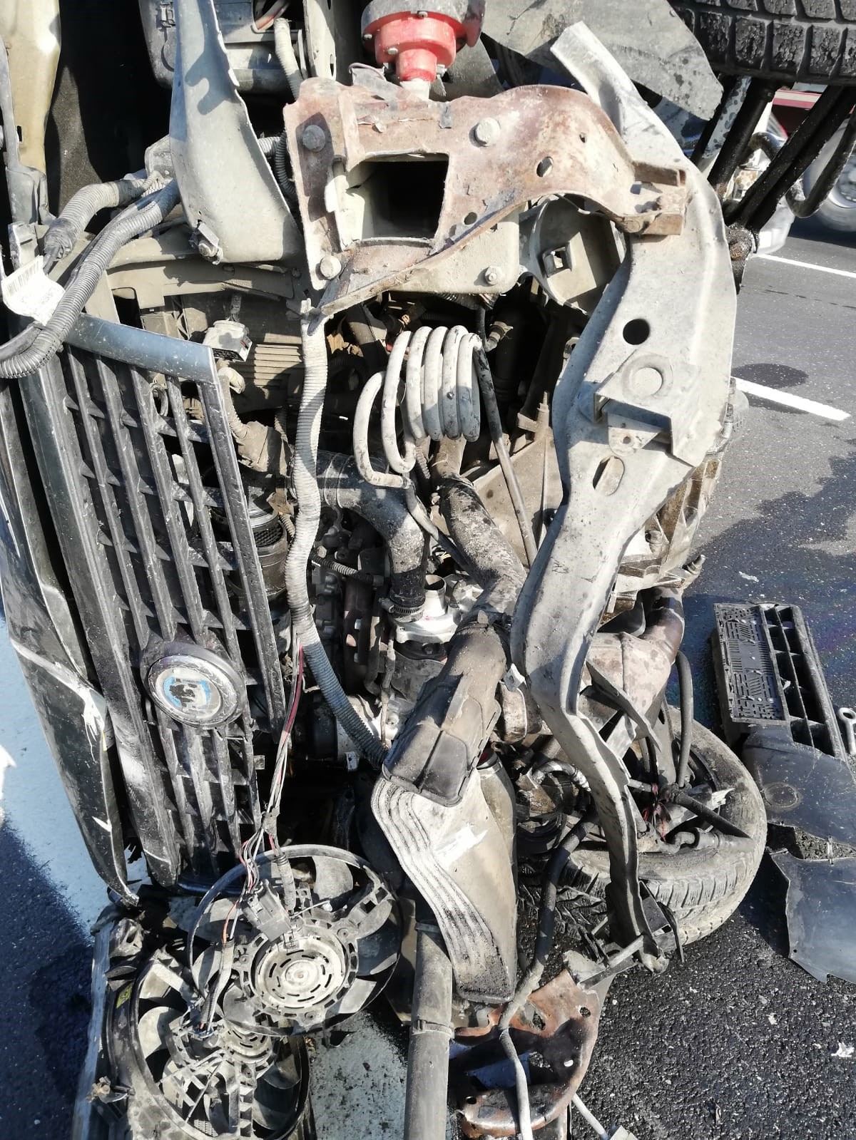 TEM otoyolunda sürüklenen araç hurdaya döndü