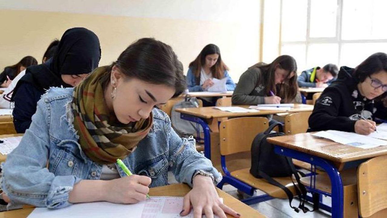 AÖF kayıt yenileme ücreti ne kadar, hangi bankaya ödenecek?