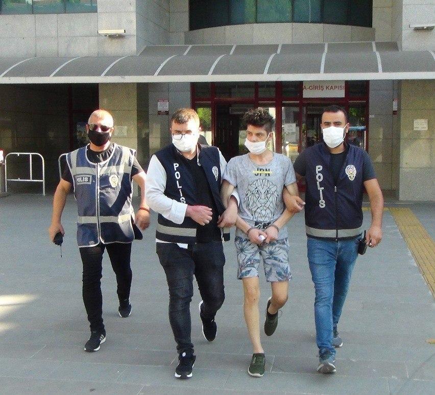 8 yaşındaki kardeşini babasına acı çektirmek için öldürdü!