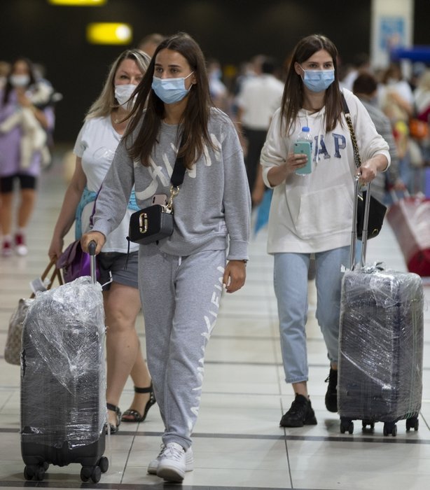 Aylar bekliyorlardı! İlk Rus kafilesi Antalya'ya geldi