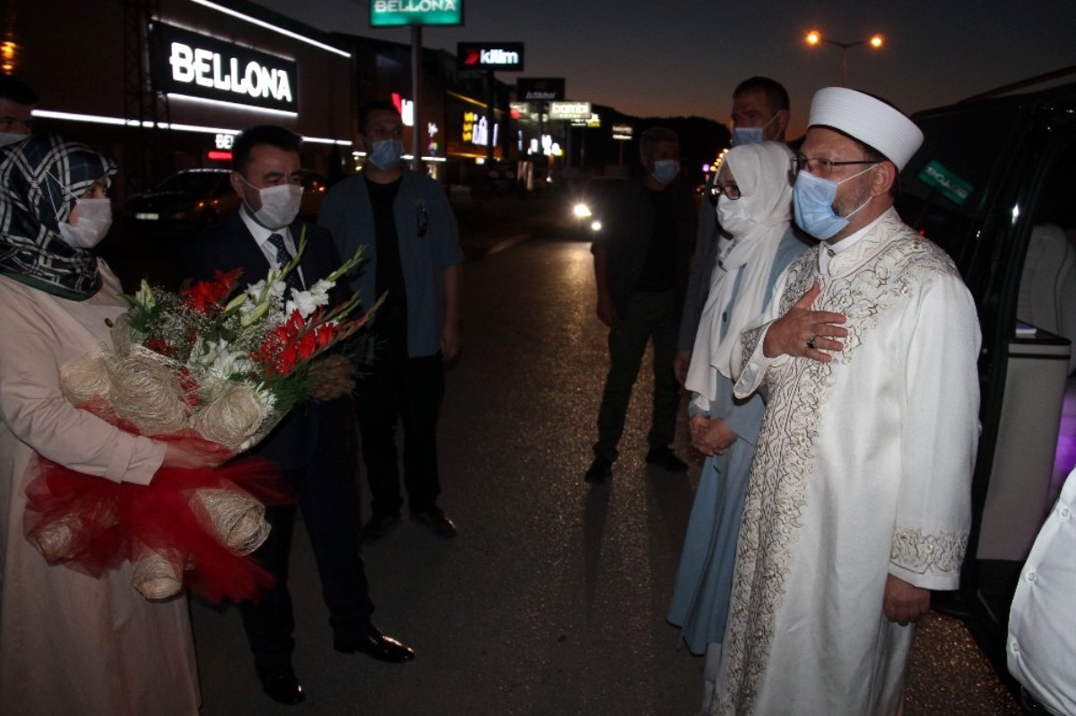 Diyanet İşleri Başkanı'ndan kılıç ve beddua eleştirilerine yanıt