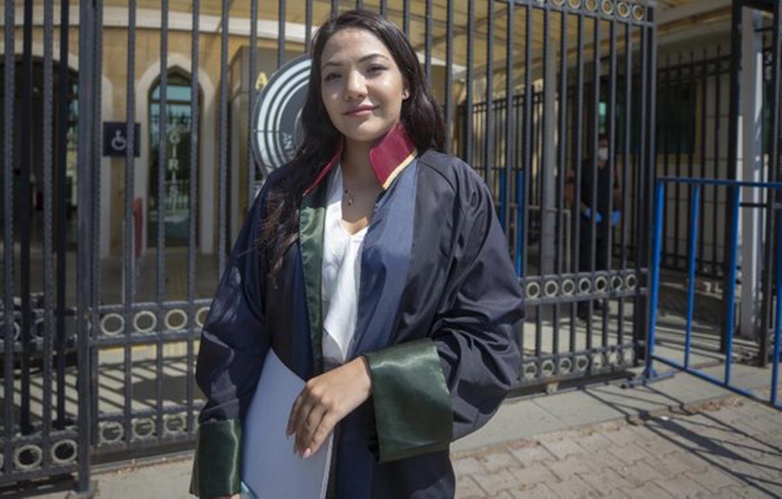 Şiddet gören kadının avukatı da darp edildi! Adliye koridoru karıştı