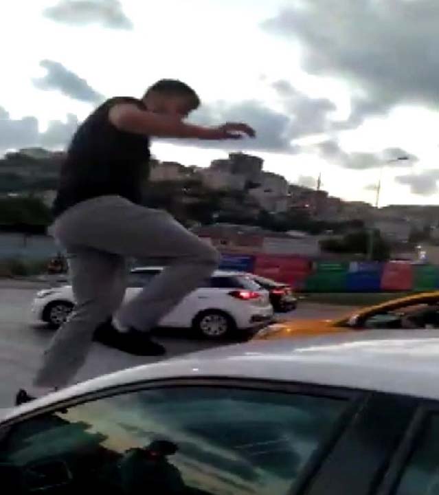 Tartıştığı kadına dehşeti yaşattı! Küfretti, aracın camını kırdı