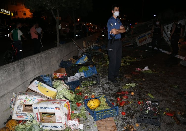 Pendik'te feci kaza ortalığı savaş alanına döndürdü! Yaralılar var!